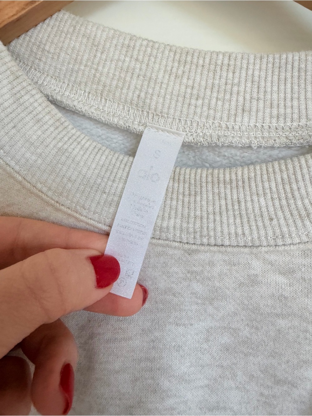 ALO Yoga Neutral Cream Pants and Pullover Sweater Set Cropped Set Size S - Picture 3 of 7